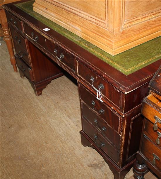 Georgian style mahogany partners pedestal desk fitted green skiver(-)